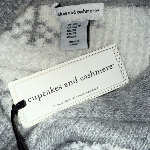 CUPCAKES AND CASHMERE Super Soft Dove Grey Snowflake Knit Sweater NWT Size XS - Picture 7 of 7